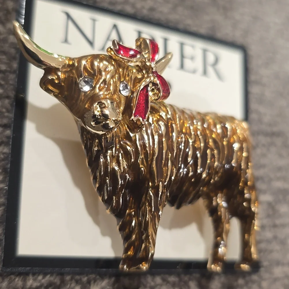 NAPIER WOMEN'S FASHION JEWELRY PIN BEAUTIFUL COW WITH GOLDTONE & RED RIBBON